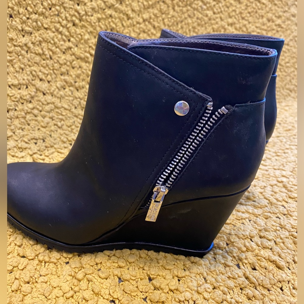 Kenneth Cole black wedge boots size 7 1/2.